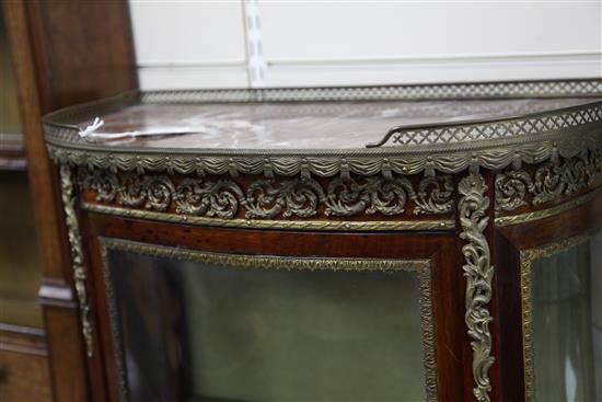 A French Transitional style marble topped mahogany vitrine, W.2ft 2in.